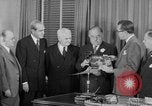 Standbild Look Magazine Motion Picture Pioneer Award 1952 New York City USA, 1952, aus Sekunde 35 historischem Filmmaterial Videoclip 65675045407