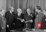 Standbild Look Magazine Motion Picture Pioneer Award 1952 New York City USA, 1952, aus Sekunde 40 historischem Filmmaterial Videoclip 65675045407