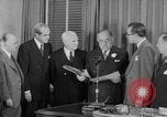 Standbild Look Magazine Motion Picture Pioneer Award 1952 New York City USA, 1952, aus Sekunde 41 historischem Filmmaterial Videoclip 65675045407