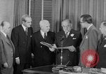 Standbild Look Magazine Motion Picture Pioneer Award 1952 New York City USA, 1952, aus Sekunde 42 historischem Filmmaterial Videoclip 65675045407