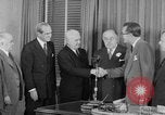 Standbild Look Magazine Motion Picture Pioneer Award 1952 New York City USA, 1952, aus Sekunde 51 historischem Filmmaterial Videoclip 65675045407