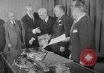 Standbild Look Magazine Motion Picture Pioneer Award 1952 New York City USA, 1952, aus Sekunde 52 historischem Filmmaterial Videoclip 65675045407