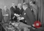 Standbild Look Magazine Motion Picture Pioneer Award 1952 New York City USA, 1952, aus Sekunde 53 historischem Filmmaterial Videoclip 65675045407
