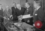 Standbild Look Magazine Motion Picture Pioneer Award 1952 New York City USA, 1952, aus Sekunde 55 historischem Filmmaterial Videoclip 65675045407