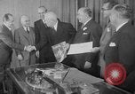 Standbild Look Magazine Motion Picture Pioneer Award 1952 New York City USA, 1952, aus Sekunde 56 historischem Filmmaterial Videoclip 65675045407