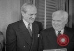 Standbild Look Magazine Motion Picture Pioneer Award 1952 New York City USA, 1952, aus Sekunde 60 historischem Filmmaterial Videoclip 65675045407