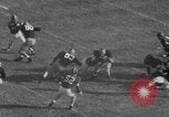 Standbild Fußballspiel United States USA, 1952, aus Sekunde 13 historischem Filmmaterial Videoclip 65675045409