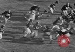 Standbild Fußballspiel United States USA, 1952, aus Sekunde 25 historischem Filmmaterial Videoclip 65675045409