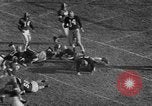 Standbild Fußballspiel United States USA, 1952, aus Sekunde 27 historischem Filmmaterial Videoclip 65675045409