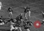 Standbild Fußballspiel United States USA, 1952, aus Sekunde 28 historischem Filmmaterial Videoclip 65675045409