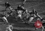 Standbild Fußballspiel United States USA, 1952, aus Sekunde 30 historischem Filmmaterial Videoclip 65675045409