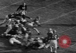 Standbild Fußballspiel United States USA, 1952, aus Sekunde 31 historischem Filmmaterial Videoclip 65675045409