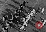 Standbild Fußballspiel United States USA, 1952, aus Sekunde 35 historischem Filmmaterial Videoclip 65675045409