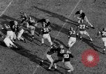 Standbild Fußballspiel United States USA, 1952, aus Sekunde 37 historischem Filmmaterial Videoclip 65675045409