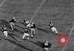 Standbild Fußballspiel United States USA, 1952, aus Sekunde 39 historischem Filmmaterial Videoclip 65675045409