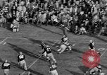 Standbild Fußballspiel United States USA, 1952, aus Sekunde 42 historischem Filmmaterial Videoclip 65675045409