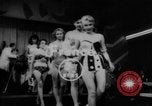 Standbild Pariser Modelle Paris Frankreich, 1953, aus Sekunde 1 historischem Filmmaterial Videoclip 65675045450