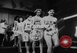 Standbild Pariser Modelle Paris Frankreich, 1953, aus Sekunde 3 historischem Filmmaterial Videoclip 65675045450