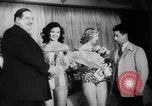Standbild Pariser Modelle Paris Frankreich, 1953, aus Sekunde 27 historischem Filmmaterial Videoclip 65675045450
