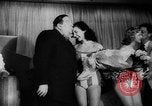 Standbild Pariser Modelle Paris Frankreich, 1953, aus Sekunde 29 historischem Filmmaterial Videoclip 65675045450