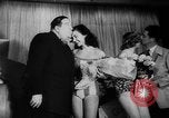 Standbild Pariser Modelle Paris Frankreich, 1953, aus Sekunde 30 historischem Filmmaterial Videoclip 65675045450