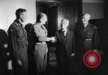 Standbild General Matthew Ridgway kommentiert Korea, 1953, aus Sekunde 23 historischem Filmmaterial Videoclip 65675045452