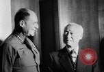 Standbild General Matthew Ridgway kommentiert Korea, 1953, aus Sekunde 27 historischem Filmmaterial Videoclip 65675045452