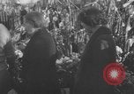 Standbild Jungfrau Maria Philadelphia Pennsylvania USA, 1953, aus Sekunde 6 historischem Filmmaterial Videoclip 65675045456