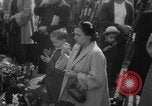 Standbild Jungfrau Maria Philadelphia Pennsylvania USA, 1953, aus Sekunde 15 historischem Filmmaterial Videoclip 65675045456