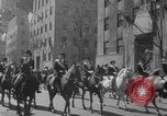 Immagine di Gli irlandesi celebrano il giorno di San Patrizio New York City USA, 1954, secondo 5 filmato di repertorio 65675045465