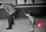 Immagine di Mike Kirby Chicago Illinois USA, 1954, secondo 55 filmato di repertorio 65675045467