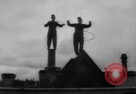 Standbild Hula hoops Deutschland, 1955, aus Sekunde 4 historischem Filmmaterial Videoclip 65675045477