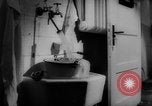 Standbild Hula hoops Deutschland, 1955, aus Sekunde 11 historischem Filmmaterial Videoclip 65675045477