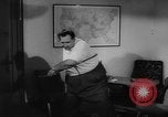 Standbild Hula hoops Deutschland, 1955, aus Sekunde 17 historischem Filmmaterial Videoclip 65675045477