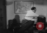 Standbild Hula hoops Deutschland, 1955, aus Sekunde 18 historischem Filmmaterial Videoclip 65675045477