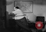 Standbild Hula hoops Deutschland, 1955, aus Sekunde 19 historischem Filmmaterial Videoclip 65675045477