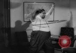 Standbild Hula hoops Deutschland, 1955, aus Sekunde 21 historischem Filmmaterial Videoclip 65675045477