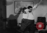 Standbild Hula hoops Deutschland, 1955, aus Sekunde 22 historischem Filmmaterial Videoclip 65675045477