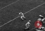 Standbild Chicago Kardinäle vs Cleveland Browns Football Game Chicago Illinois USA, 1958, aus Sekunde 19 historischem Filmmaterial Videoclip 65675045478