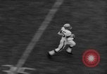 Standbild Chicago Kardinäle vs Cleveland Browns Football Game Chicago Illinois USA, 1958, aus Sekunde 23 historischem Filmmaterial Videoclip 65675045478