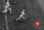 Standbild Chicago Kardinäle vs Cleveland Browns Football Game Chicago Illinois USA, 1958, aus Sekunde 25 historischem Filmmaterial Videoclip 65675045478