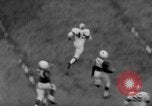 Standbild Chicago Kardinäle vs Cleveland Browns Football Game Chicago Illinois USA, 1958, aus Sekunde 27 historischem Filmmaterial Videoclip 65675045478