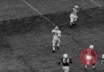 Standbild Chicago Kardinäle vs Cleveland Browns Football Game Chicago Illinois USA, 1958, aus Sekunde 29 historischem Filmmaterial Videoclip 65675045478