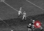 Standbild Chicago Kardinäle vs Cleveland Browns Football Game Chicago Illinois USA, 1958, aus Sekunde 30 historischem Filmmaterial Videoclip 65675045478