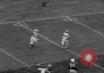 Standbild Chicago Kardinäle vs Cleveland Browns Football Game Chicago Illinois USA, 1958, aus Sekunde 31 historischem Filmmaterial Videoclip 65675045478
