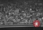 Standbild Chicago Kardinäle vs Cleveland Browns Football Game Chicago Illinois USA, 1958, aus Sekunde 36 historischem Filmmaterial Videoclip 65675045478