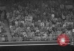 Standbild Chicago Kardinäle vs Cleveland Browns Football Game Chicago Illinois USA, 1958, aus Sekunde 37 historischem Filmmaterial Videoclip 65675045478