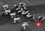Standbild Chicago Kardinäle vs Cleveland Browns Football Game Chicago Illinois USA, 1958, aus Sekunde 38 historischem Filmmaterial Videoclip 65675045478