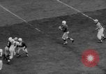 Standbild Chicago Kardinäle vs Cleveland Browns Football Game Chicago Illinois USA, 1958, aus Sekunde 41 historischem Filmmaterial Videoclip 65675045478