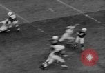 Standbild Chicago Kardinäle vs Cleveland Browns Football Game Chicago Illinois USA, 1958, aus Sekunde 42 historischem Filmmaterial Videoclip 65675045478